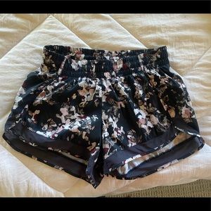 Athleta mesh run racer shorts size xs.